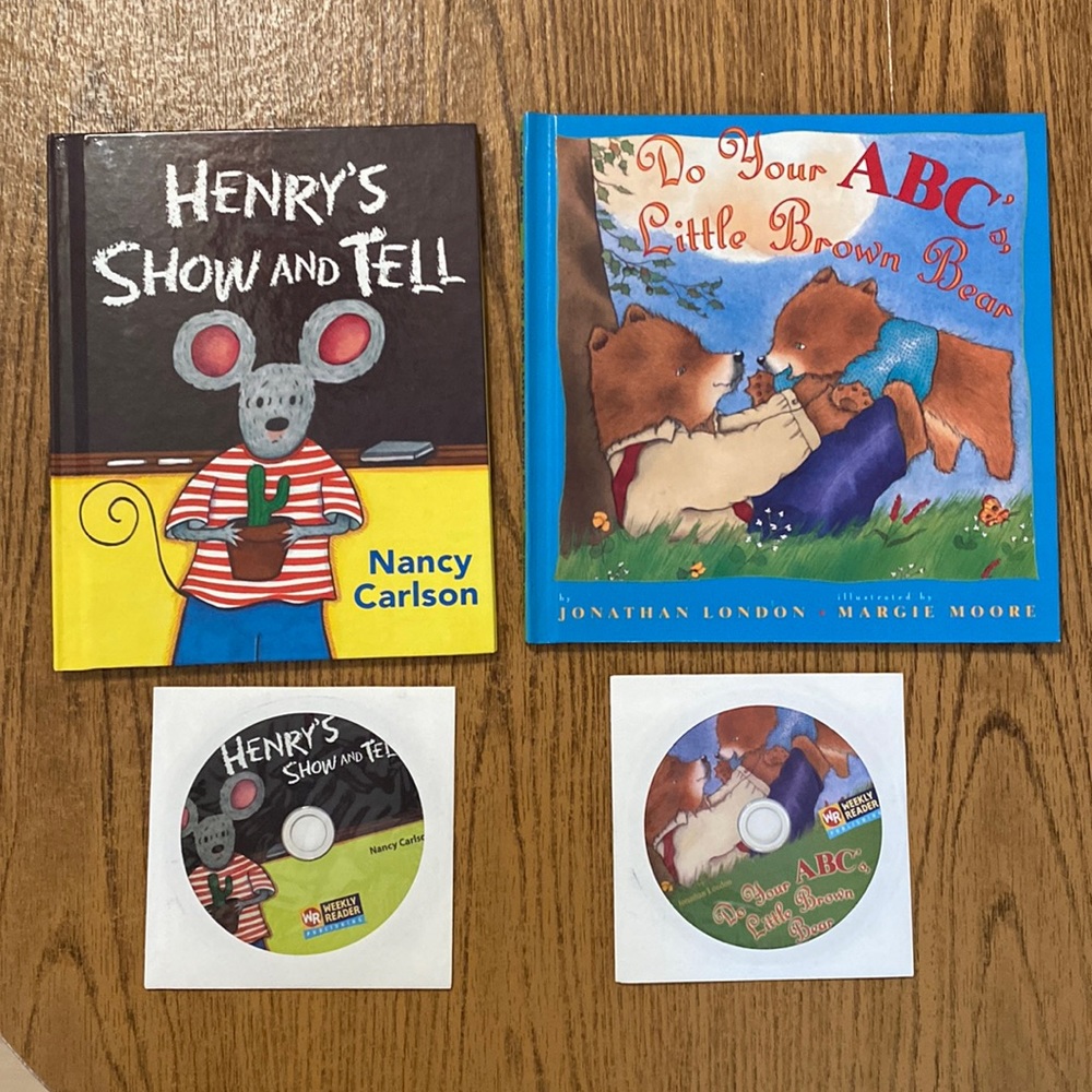 📕Weekly Reader Hard Back Books with CDs set📕